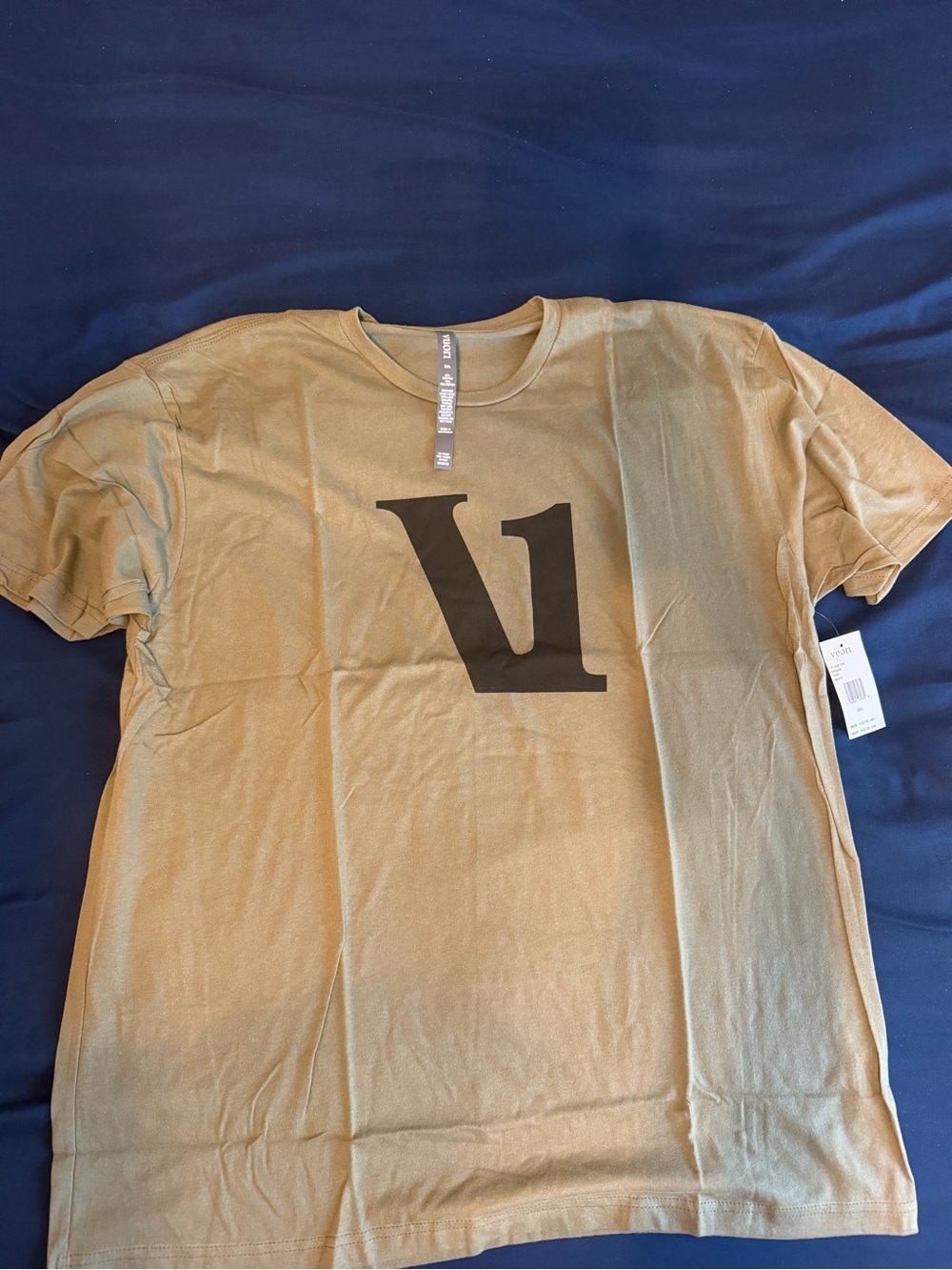 Vuori V1 Logo Tee Men’s XXL Oregano Green Graphic T-Shirt NWT